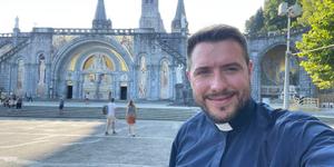 Martinovo sporočilo iz Lurda: “Križ, ki ga nosimo, lahko postane orodje za naše odrešenje”