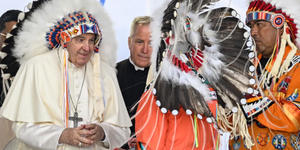 Se as valas comuns eram uma farsa, por que o Papa está pedindo desculpas no Canadá?
