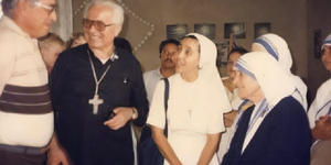 El día que Madre Teresa caminó descalza y rezó por Nicaragua