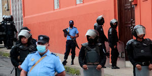 Nicaragua: Policía ingresó a la curia episcopal y se llevó a monseñor Rolando Álvarez