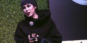 Tatuadora de celebridades se desfaz de livros de feitiçaria: “há uma batalha espiritual acontecendo”