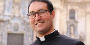 From professional tenor to priest, thanks to Chesterton and music