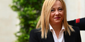 „Capuccino i rogalik zamiast aborcji”. Historia narodzin Giorgii Meloni