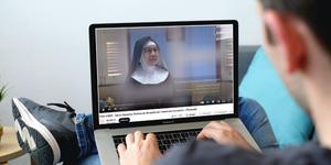 Dur de s’y intéresser ? Et si vous rattrapiez le synode… sur YouTube ?