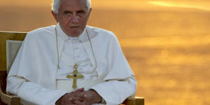 Uma oração por Bento XVI, “gravemente doente”