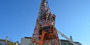 Nuevo récord: el árbol de Navidad de crochet más grande del mundo