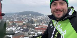 Martinovo oznanilo z višine: “Če si sam in imaš skrhane odnose, je božič tudi zate”