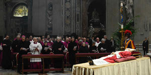 Bento XVI será enterrado sob a Basílica de São Pedro, no local da antiga tumba de João Paulo II