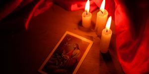 To je bogoslovec, ki je bil nekoč satanist: “Kristus resnično zdravi!”