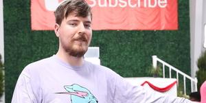 El ‘youtuber’ número 4 del mundo paga la cirugía para que mil ciegos puedan ver