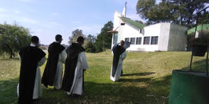 Los monjes colombianos que sueñan construir un monasterio en Uruguay