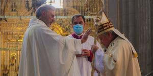 L’émouvante vocation de Carlo, veuf, grand-père et prêtre