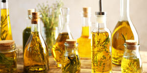 Infusionar aceite de oliva con hierbas ayuda a cuidar la presión arterial (Recetas)