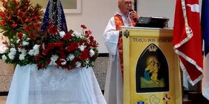 O padre brasileiro que mandou um recado para Santa Teresinha no Céu
