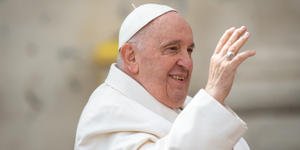 Le Pape devrait sortir de l’hôpital samedi
