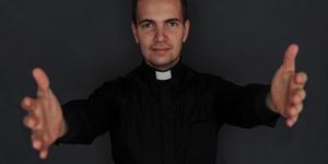 Un nuevo reto para junio: Rezar por los sacerdotes