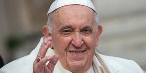 Ce texte que le pape François récite… en français