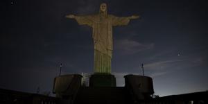 Cristo Redentor fica apagado em solidariedade a jogador brasileiro e outras vítimas de racismo
