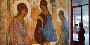 Vladimir Poutine restitue l’icône de la Trinité de Roublev à l’Église orthodoxe
