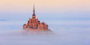 Ce jour où saint Michel fendit les flots pour sauver une jeune accouchée