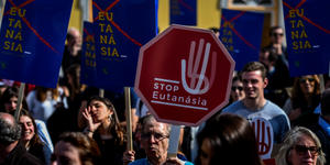 Papa Francisco expresa su tristeza por la legalización de la eutanasia en Portugal