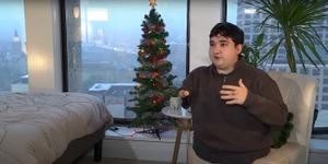 Mladenič brez nog in ene roke s svojo zgodbo navdihuje na družbenih omrežjih