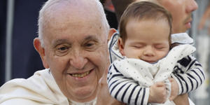 4 vezes que o Papa Francisco quebrou o estigma da amamentação pública