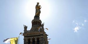 Marseille pavoisée pour accueillir le pape François