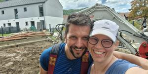 Zakonska iskrica v najbolj stresnem mesecu življenja: “Včasih je dovolj že 20 sekund objema”