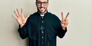 ¿Cómo apoyar a un sacerdote? Aquí tienes 7 maneras