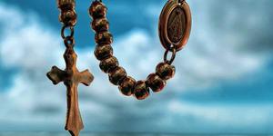4 Ways to pray the Rosary with a busy schedule