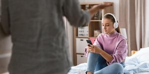 Les écrans, la principale bête noire des parents