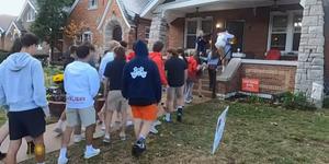 How a group of teens is helping a grieving grandma