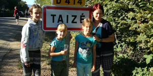 Križec iz Taizeja jo spremlja že 32 let: Tam smo vsi enaki