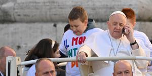 Quand le pape François contacte les grands et les petits de ce monde