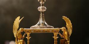 Les objets liturgiques : le thabor, ce piédestal permettant d’exposer le Saint-Sacrement