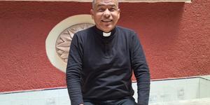 Sacerdote invidente: he ganado más almas para Dios, sin ojos
