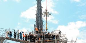 Notre Dame de Paris gets another cross back