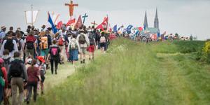 Pielgrzymka do Chartres: krzyżowcy, świeccy i trójmasztowiec