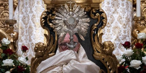 Eucaristía: oraciones de reparación por agravios cometidos