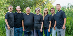 5 Benefits of having a big family and lots of adult siblings