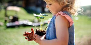 Jardinería con niños para el crecimiento espiritual