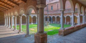 Journey to the most beautiful cloisters of Central Italy