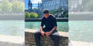 Anthony Martial, ex jugador del Manchester United, agradece su trayectoria en Lourdes