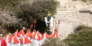 Corsican town has 5 churches and 5 “brotherhoods” (Photos)