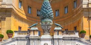 Pero, ¿qué hace esta enorme piña de bronce en el Vaticano?