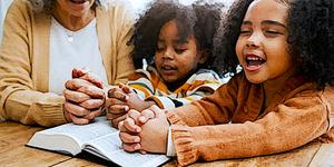 How to create an evening prayer routine for your kids