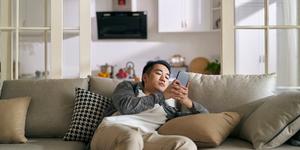 Goodness in silence: The pitfalls of social media sharing