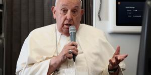Pope on flight talks US election, China, Holy Land, more