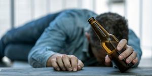 Reklamy alkoholu kłamią. Znany biskup mówi jak to działa